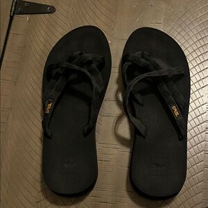Teva Black Olowahu  Flip Flop Thong Sandals with Subtle Logo